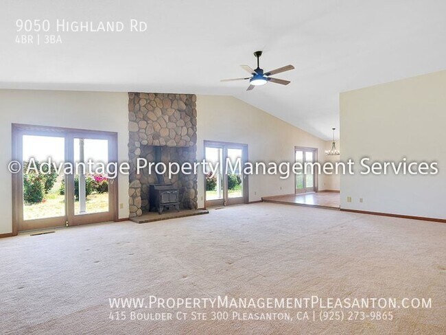 Building Photo - Unique 4 Bed / 3 Bath 3,484 Sq Ft Home off...