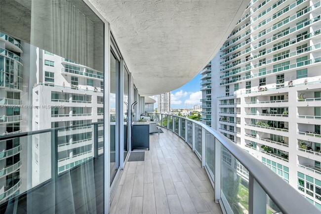 Building Photo - 488 NE 18th St