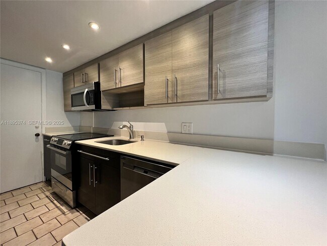 Building Photo - 555 Crandon Blvd