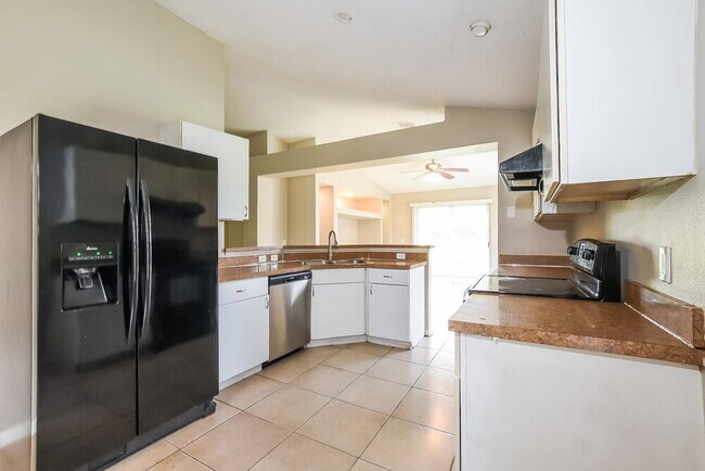 Building Photo - 6853 Westlake Blvd