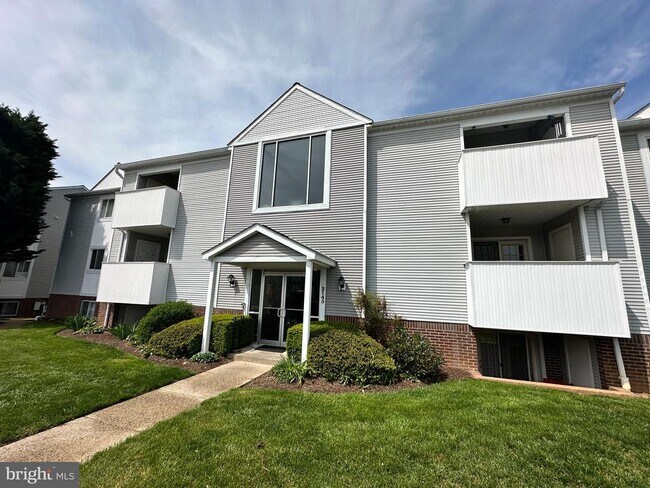 Building Photo - 2145 Wainwright Ct