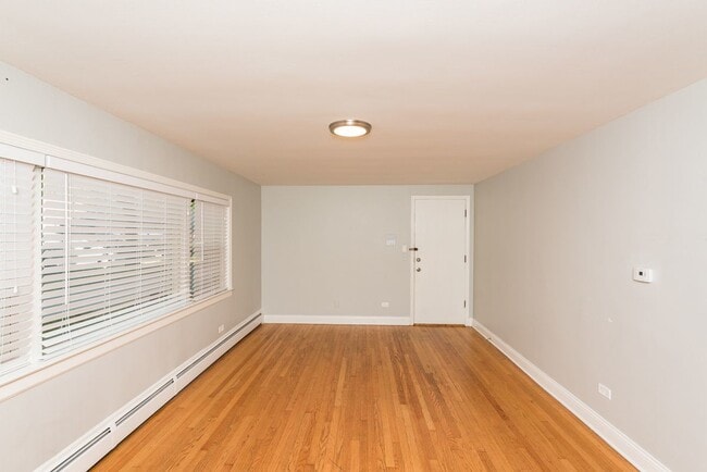 Building Photo - 5020 N Washtenaw Ave