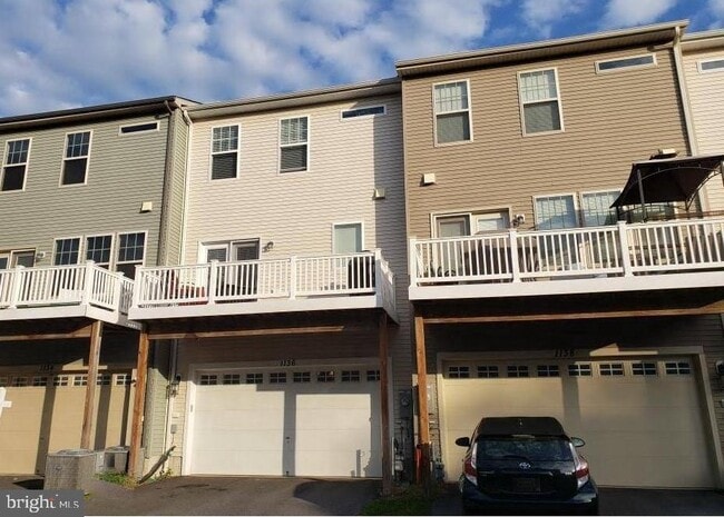 Building Photo - 1136 Red Hawk Way