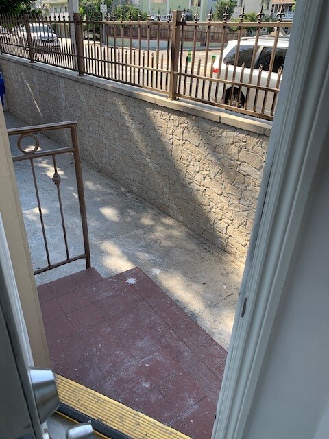 Building Photo - 1260 N Detroit St