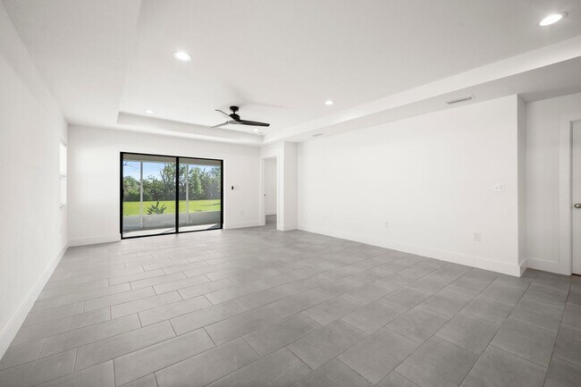 Building Photo - 1392 San Cristobal Ave