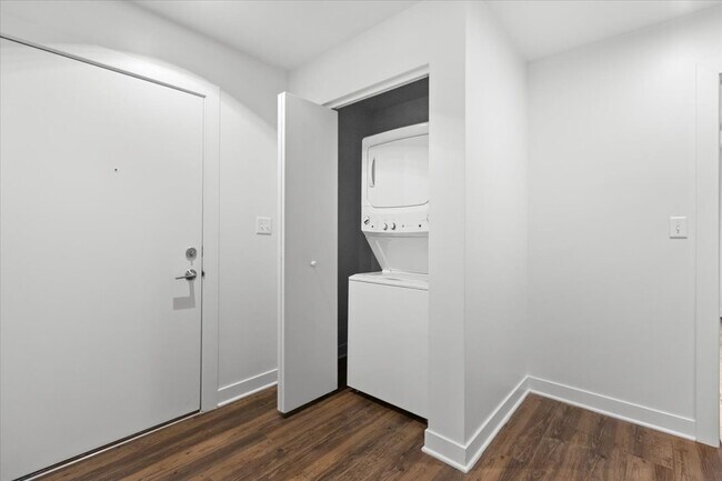 Building Photo - 500 N Northwest Hwy