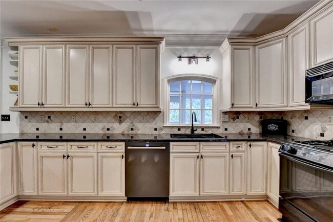 Building Photo - 2611 Briers N Dr