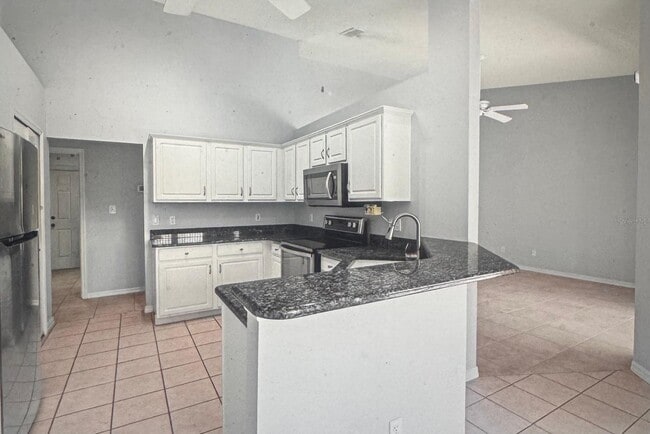 Building Photo - 25316 Crestwater Dr