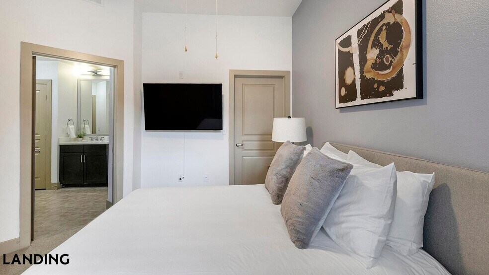 Building Photo - 5005 Galleria Dr