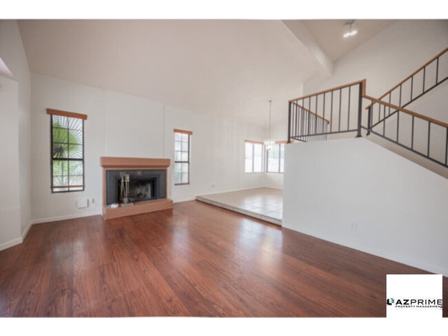 Building Photo - Stylish 5/3 Avondale House - Comfort &amp; Convenience!