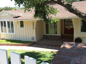 Building Photo - 3652 Woodcliff Rd