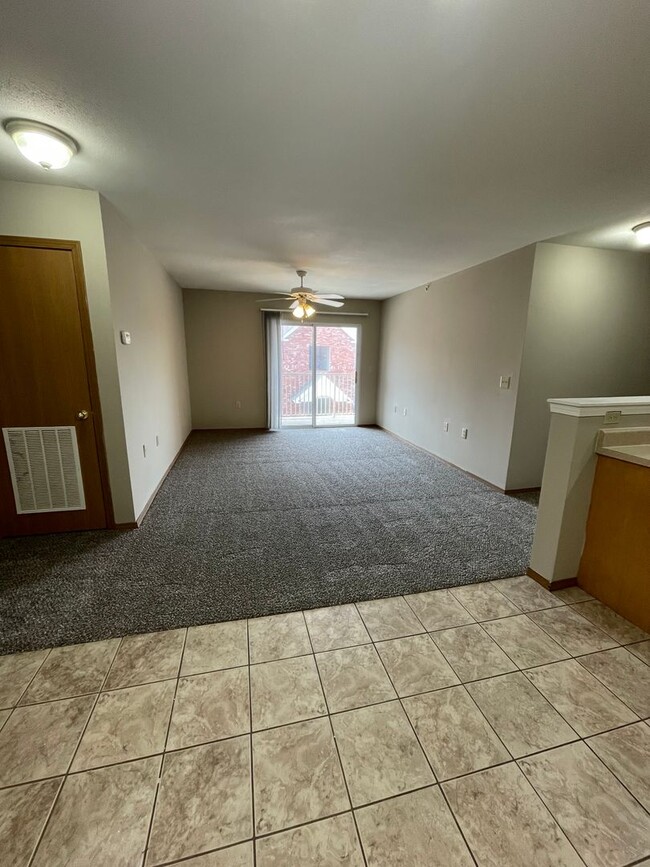 Building Photo - 2 bedroom 2 bath apartment at Parkwood Apt...