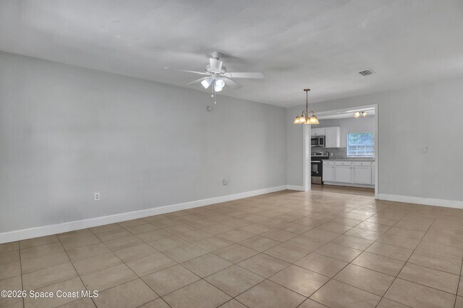 Building Photo - 807 Hillsdale Dr