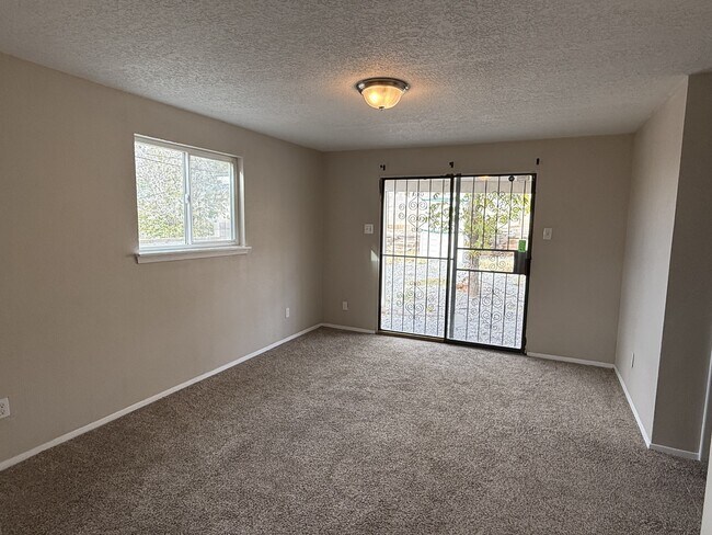 Building Photo - 1725 Spence Ave SE