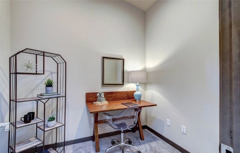 Building Photo - 14920 Manor Way