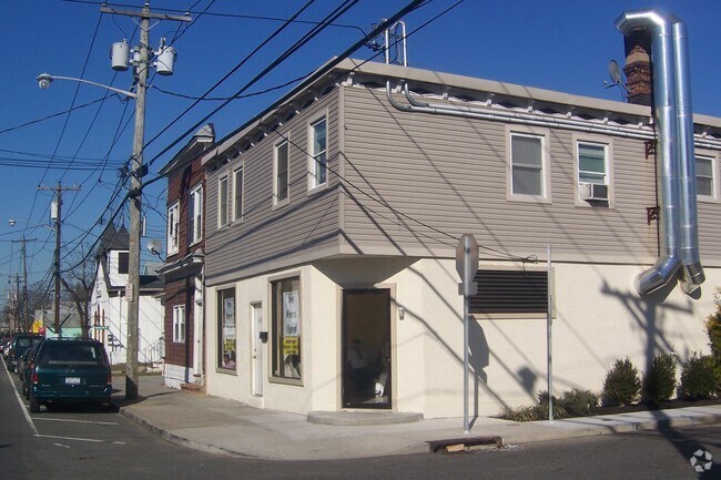 Primary Photo - 226 Lawrence Ave