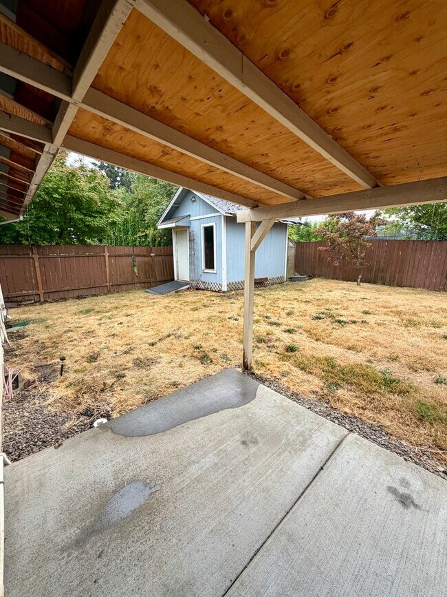 Building Photo - 510 SE 110th Ave