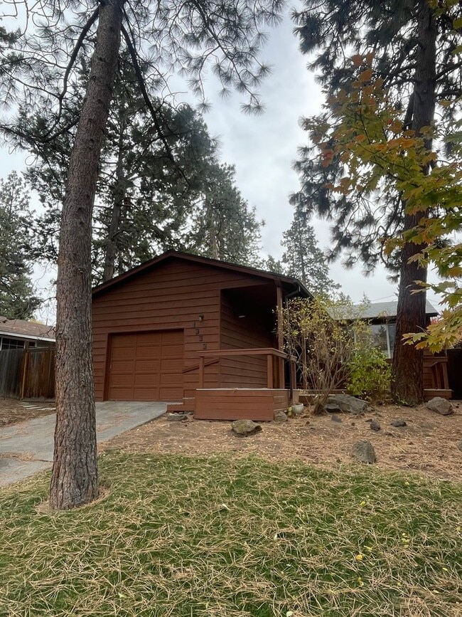 Building Photo - NW BEND Bungalow