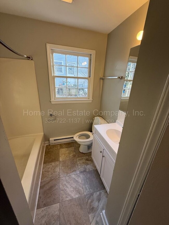 Building Photo - 3919 Burtis St