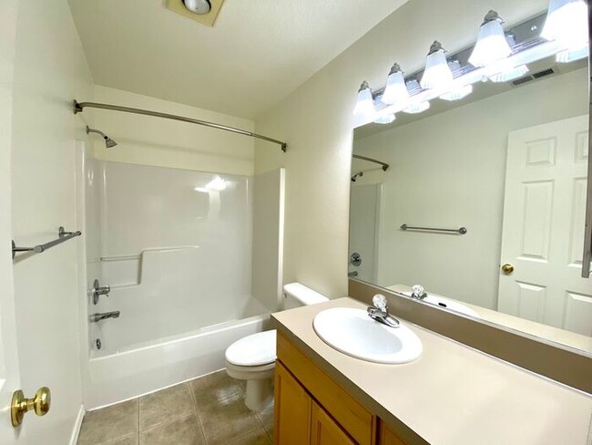 Building Photo - 3056 Lazy River Dr