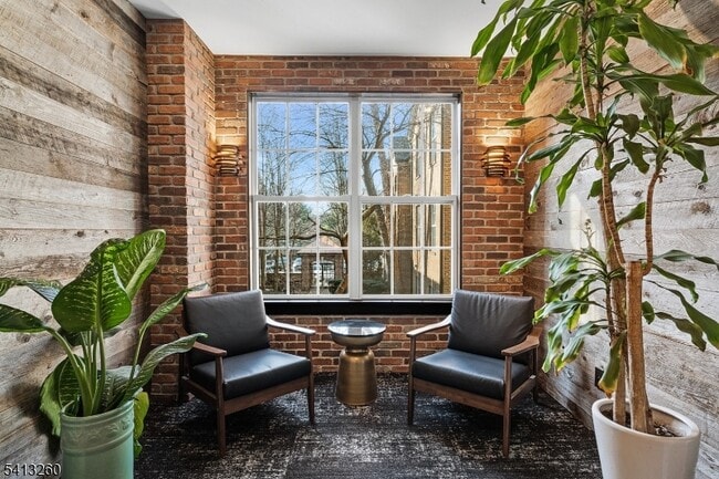 Building Photo - 50 Maple Ave