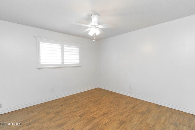 Building Photo - 8608 Catalpa Ln