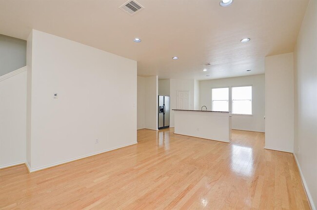 Building Photo - 3027 N Heights Hollow Ln