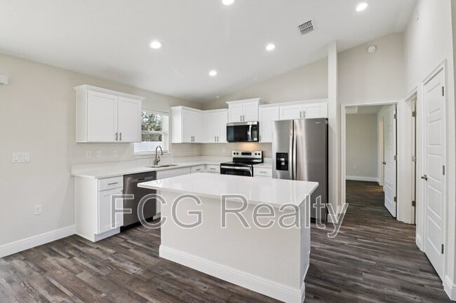 Building Photo - 7299 Hemlock Rd