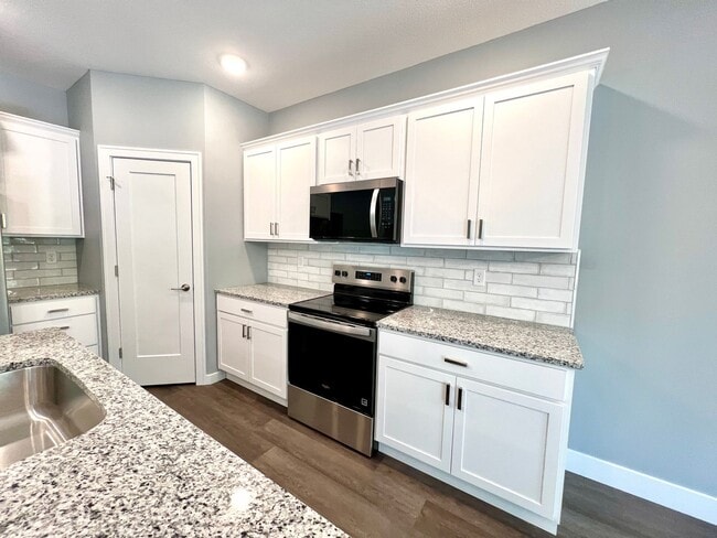 Building Photo - Modern 3 Bedroom Duplex in Irvine Acres!