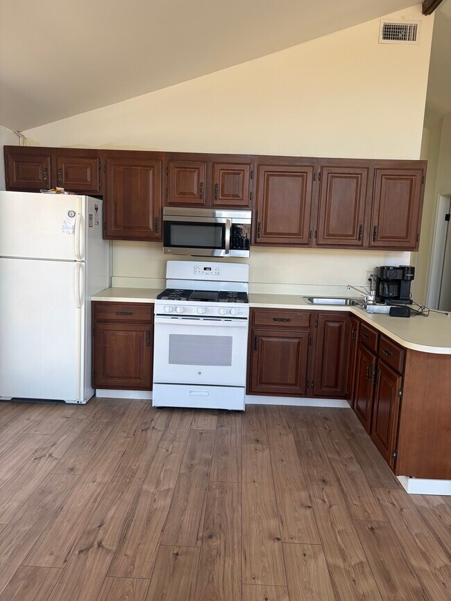 Kitchen - 12516 W Torquay Rd