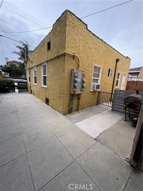 Building Photo - 552 W 22nd St