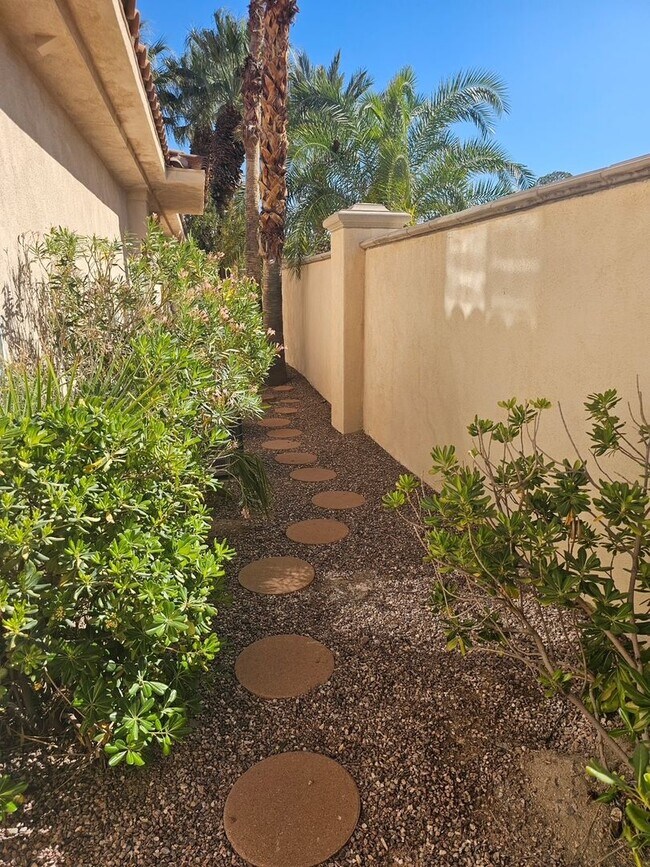 Building Photo - Luxury Lake Las Vegas Estate in Guard-Gated SouthShore Community!