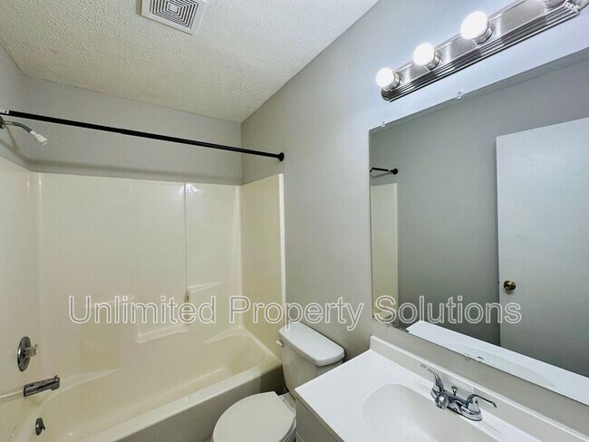 Building Photo - 215 Sunn Aire Ct