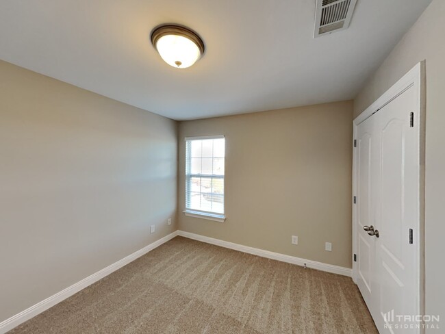 Building Photo - 6820 Scarlet Ridge Dr