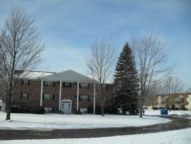 Primary Photo - 115 Fox Hill Ln