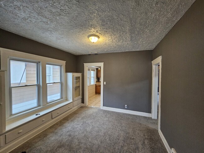 Building Photo - 440 E 115th St