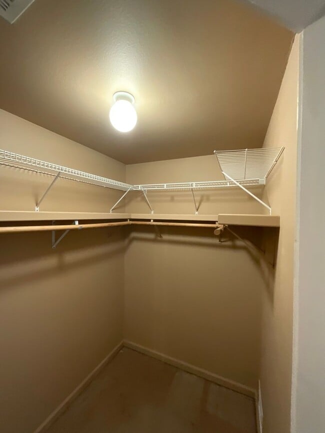 Building Photo - 110 Delia Dr