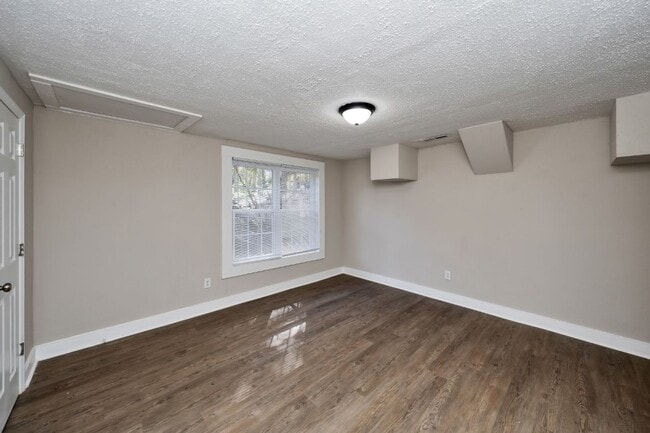 Building Photo - Spacious Hidden Gem in Bessemer – A Must See Inside!