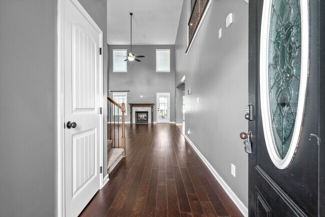 Building Photo - Pet Friendly Four Bedroom with Bonus!