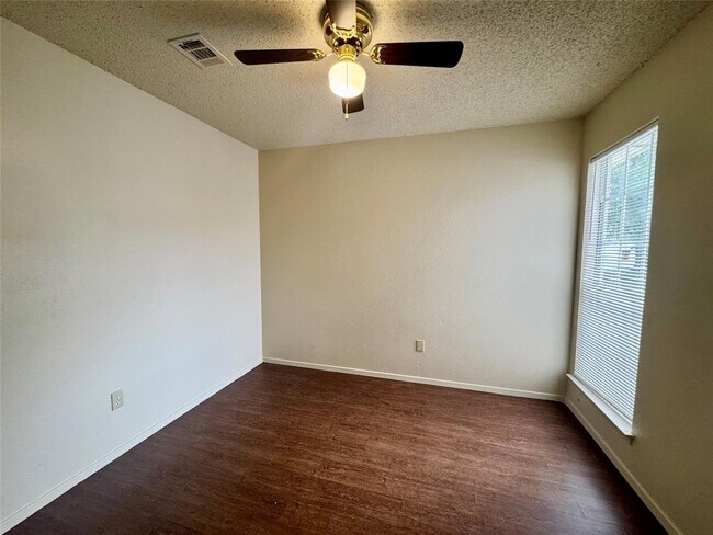Building Photo - 1510 S Medina St