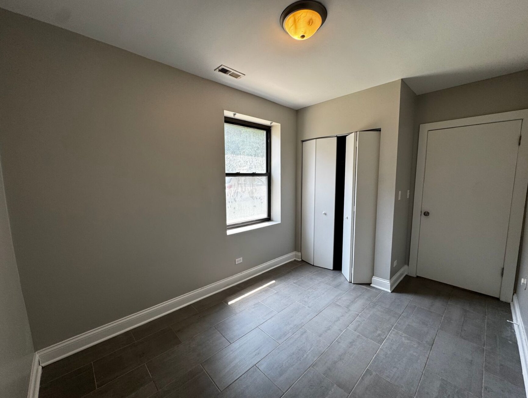 Closet - 5003 N Sawyer Ave