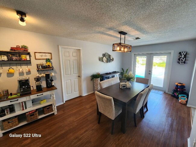 Building Photo - Beautiful Beachside Pool Home