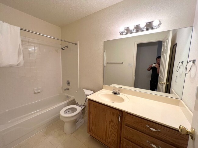Building Photo - Single Story 4 Bedrooms 2 Bathrooms Home for Rent in Prime Northwest of Austin Location, nearby A...