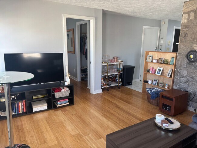 Building Photo - South Boston 2bed / 1bath with- $3500 Fall 2026 - No Broker Fee