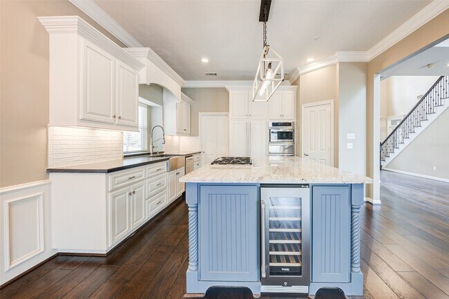 Building Photo - 11 E Wedgemere Cir