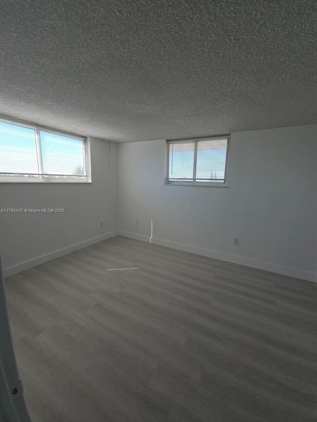 Building Photo - 8101 Crespi Blvd