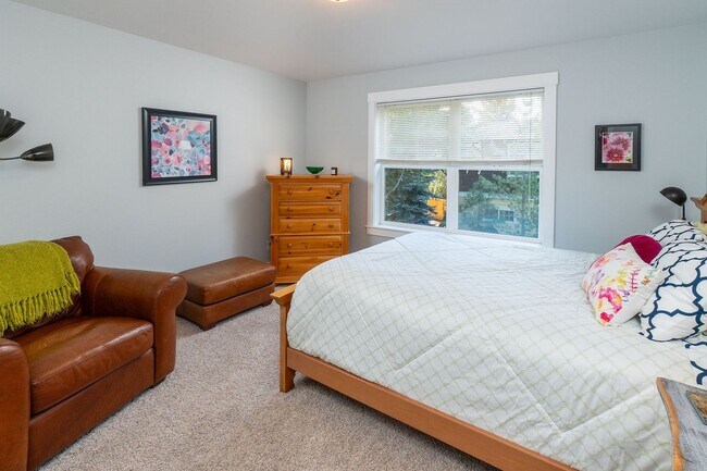 Building Photo - Beautiful Craftsman Style Home in Northwes...