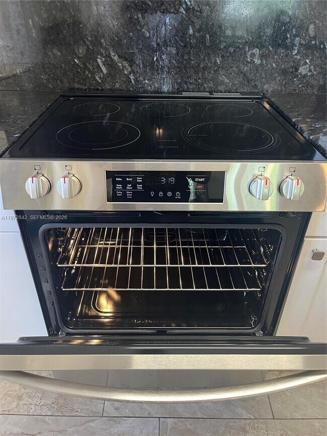 Building Photo - 1958 Monroe St