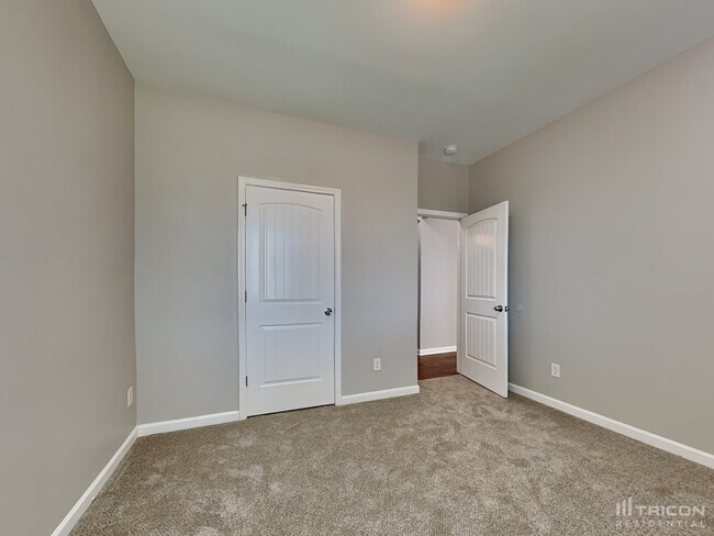 Building Photo - 307 Heritage Club Cir