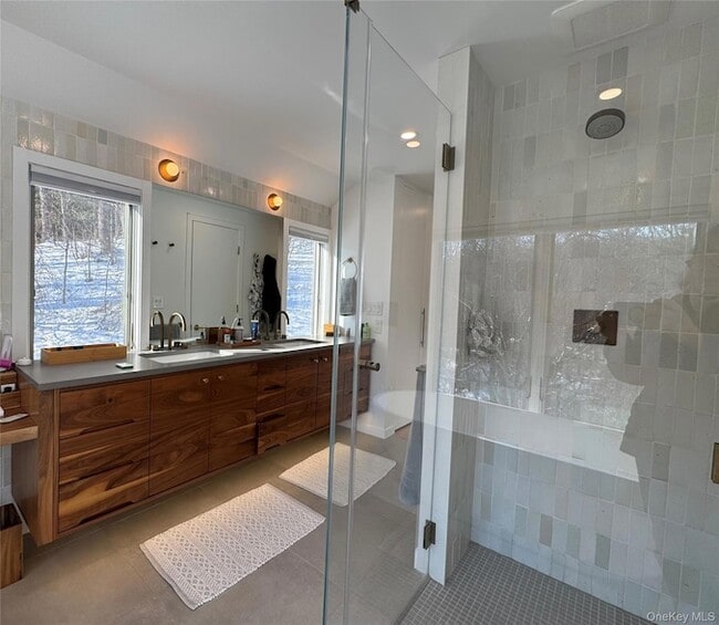 Building Photo - 222 Hurley Rd